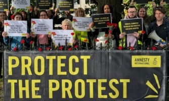 Evrópa: Árásir og takmarkanir grafa undan friðsamlegum mótmælum