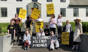 Ísland: Afhending undirskrifta til utanríkisráðherra
