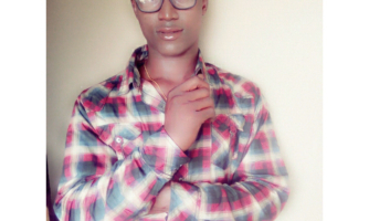 Nígeríski pilturinn Moses náðaður!