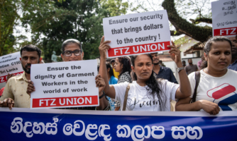 Fataiðnaðurinn í helstu framleiðslulöndunum græðir á að verkafólki er meinað að stofna stéttarfélög